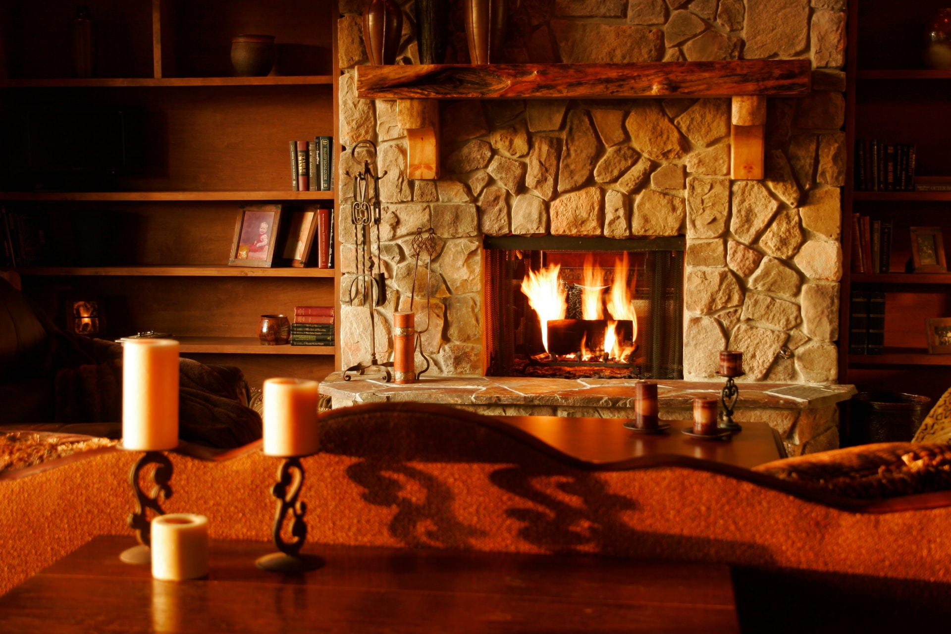 Fireplace – how to care for it and what to burn in it?