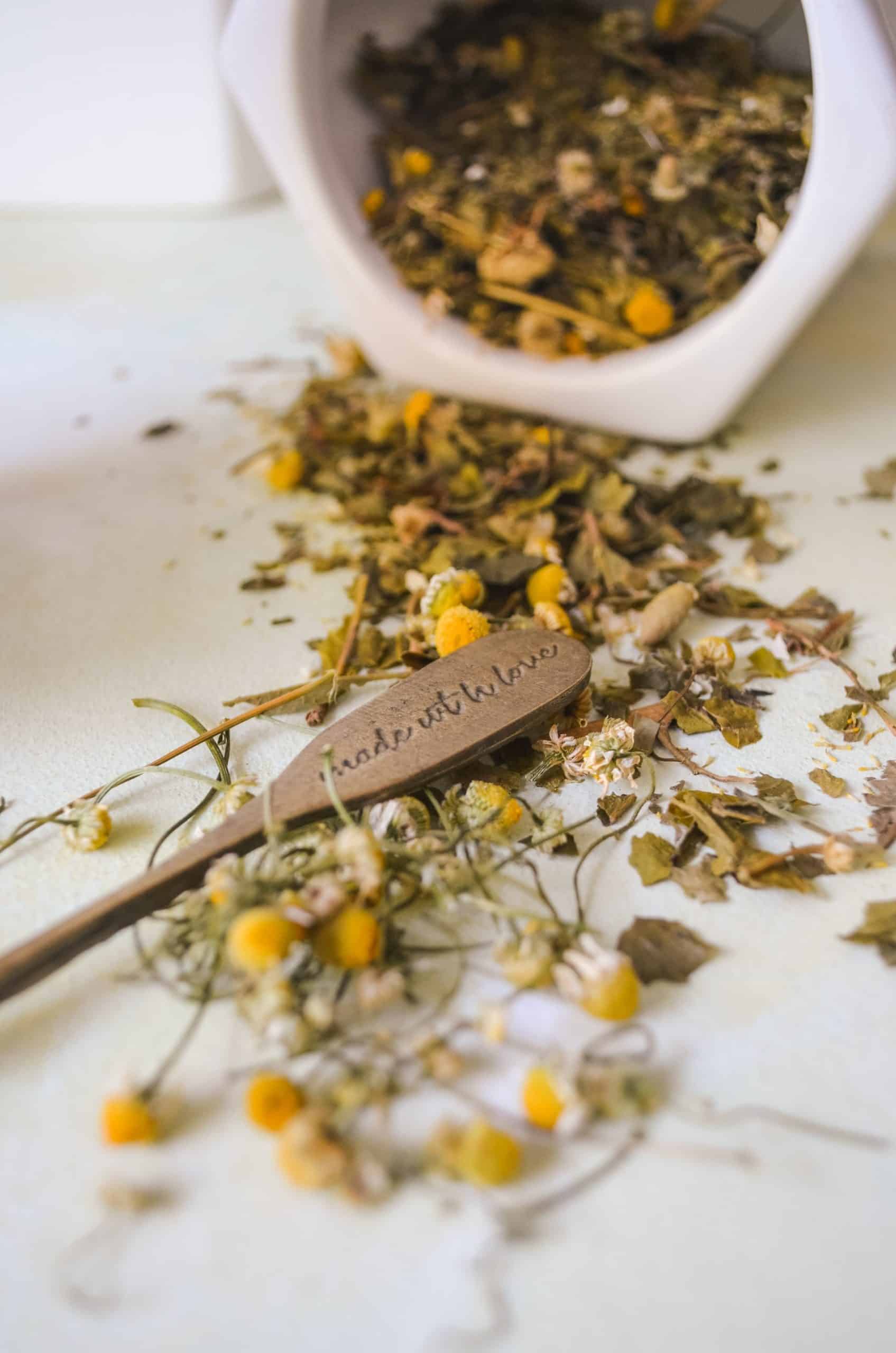 What properties does chamomile have?
